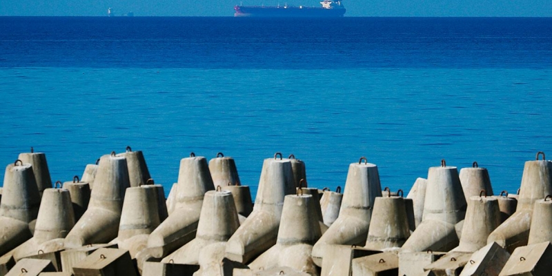 Bloomberg узнал о росте на 30% поставок нефти из России по морю