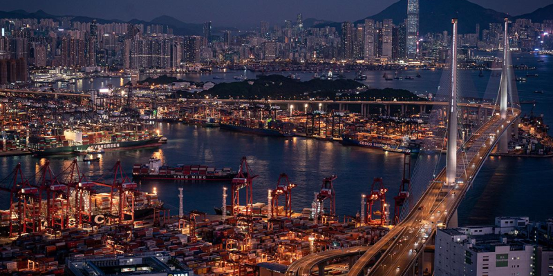 Грузоперевозки через порт Гонконга резко упали из-за роста конкуренции